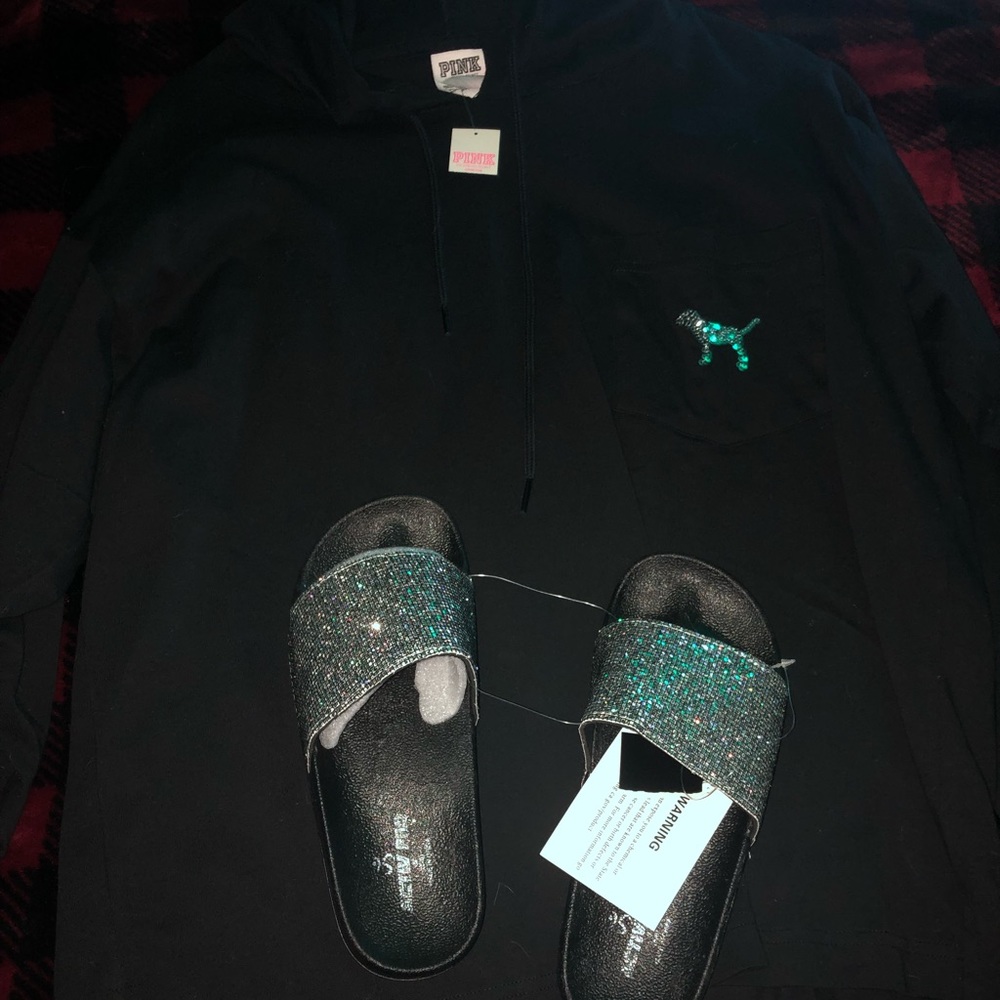 Vs pink hoodie on reserve !